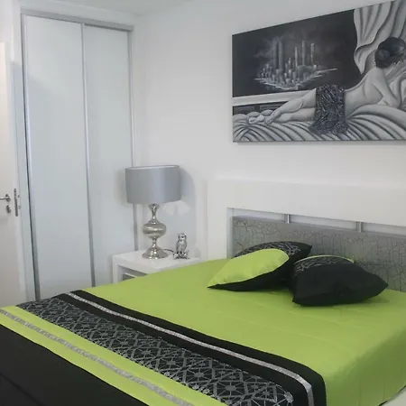 Happy House * Ponta Delgada (Sao Miguel)