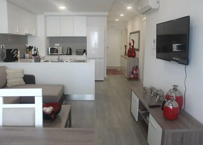 Happy House * Πόντα Ντελγκάντα