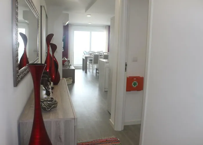 Happy House Πόντα Ντελγκάντα